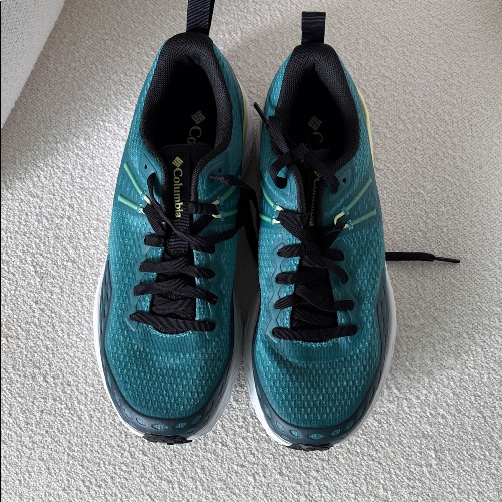 Columbia Teal and Black Omnimax Trail Shoes New Without Tags